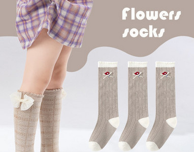 Vaikiškos kojinės su 3D kaspinu