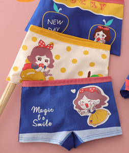 Vaikiškas bikinis su gėlių motyvais