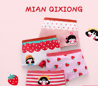 Vaikiškas bikinis su gėlių motyvais