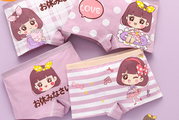 Vaikiškas bikinis su gėlių motyvais