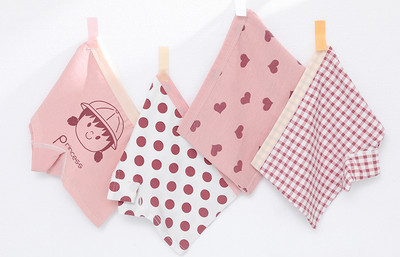 Vaikiškas bikinis su gėlių motyvais