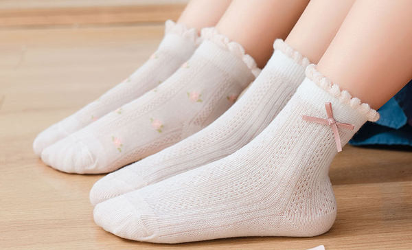 Vaikiškos kojinės mergaitėms su gėlių motyvais