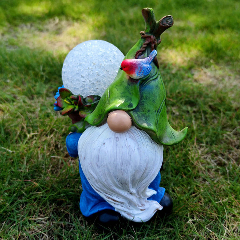 Statuie capricioasă de gnom de grădină, rășină, pitic de grădină, purtând minge magică, cu LED alimentat solar, decor în aer liber, lumină plăcută