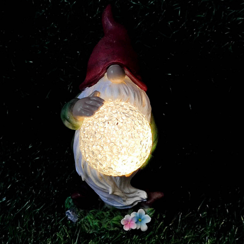Statuie capricioasă de gnom de grădină, rășină, pitic de grădină, purtând minge magică, cu LED alimentat solar, decor în aer liber, lumină plăcută