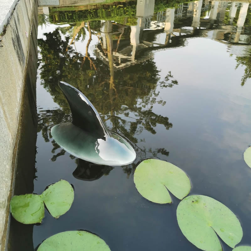Kūrybingas derva plaukiojantis krokodilo begemoto baisus statula lauko sodo tvenkinio dekoravimas namų sodo Helovino dekoro ornamentas