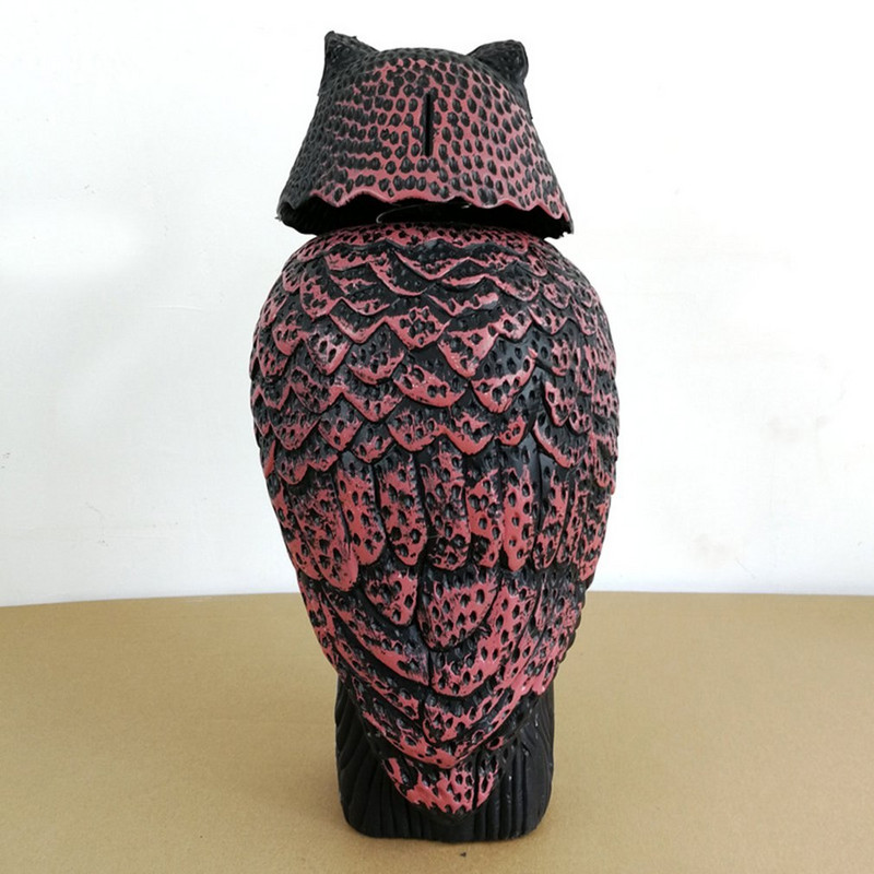 Pöörleva pea ja heliga realistlik lindude peletaja plastikust öökullihirmutis aiaõue linnutõrjeks välistingimustes kasutatavaks kahjuritõrjeks