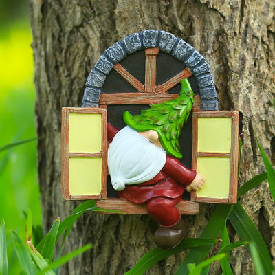 Градинска декорация Elf Out The Door Tree Hugger Garden Gnome Statue Garden Peeker Yard Art Unimaginable Tree Sculpture Decor