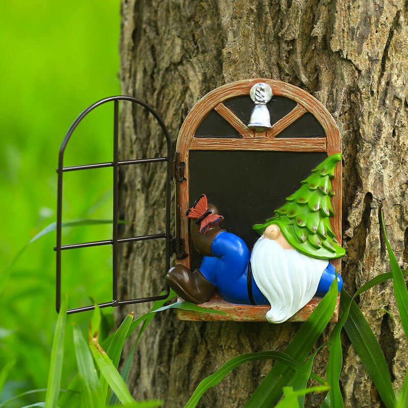 Sodo puošmena Elfas išėjęs į duris Medis Hugger Sodo nykštukas Statula Sodas Peeker Kiemo menas Neįsivaizduojamas medžio skulptūros dekoras