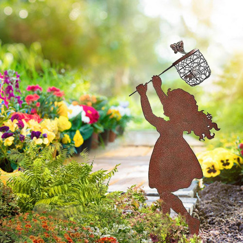 Berniuko formos didelė vintažinio metalo silueto skulptūra sodui ar kiemui menas arba memorialinė skulptūra berniuko mergaitės statulos dekoras