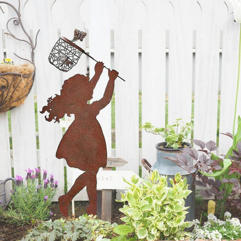 Berniuko formos didelė vintažinio metalo silueto skulptūra sodui ar kiemui menas arba memorialinė skulptūra berniuko mergaitės statulos dekoras