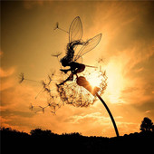 Fėja, šokanti su kiaulpiene, sodo puošmena metalo menas mitinis fėjos peizažas skulptūra lauko kiemo vejos dekoras