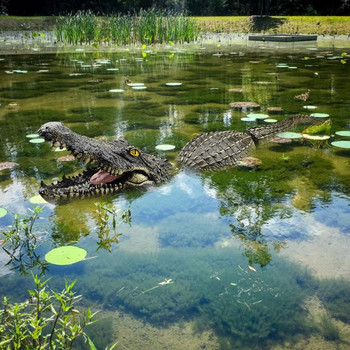Плаващ Крокодил Страшна статуя Декор Езерце Симулация на смола Орнамент за хищник Heron Duck Control Garden Pool Decor