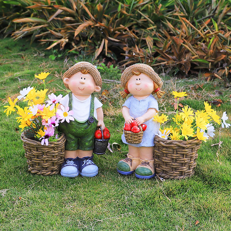 Väike poiss ja tüdruk lillepoti kaunistus käsitöö kuju Armas lillekorv Kodukaunistus Ornament Aiakujud Figuuri skulptuur