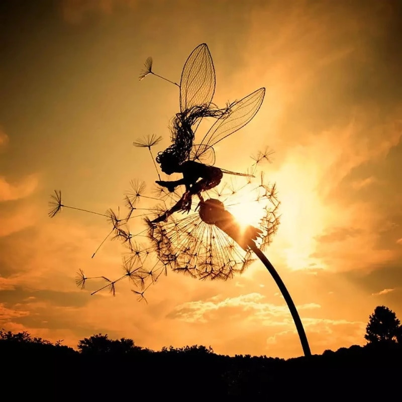 Sodo fėjos puošmena kuolas Kiaulpienės metalinis elfo silueto ornamentas kiemui meno dekoras Vejos kraštovaizdžio skulptūros dekoras