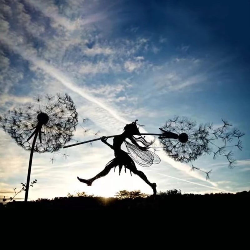 Sodo fėjos puošmena kuolas Kiaulpienės metalinis elfo silueto ornamentas kiemui meno dekoras Vejos kraštovaizdžio skulptūros dekoras