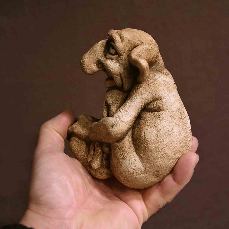 Gargoyle statula Išdykęs namas Bičiuliai Namų ir sodo puošmena Nudžiūvusio senolio statula bažnyčia Sodo kiemo puošmena