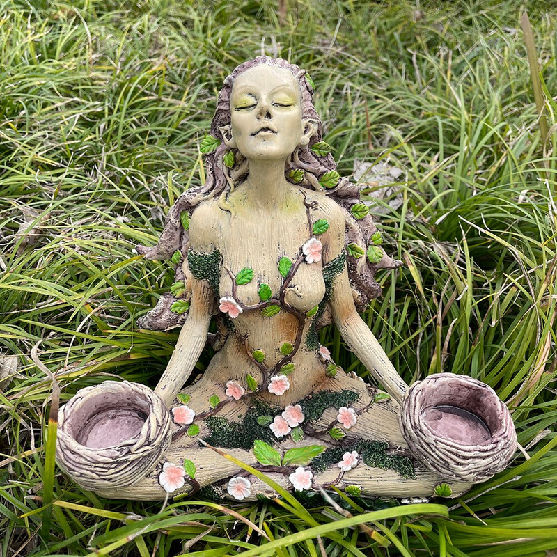 Dervos statula žvakidė Miško deivė Moteriška žvakidė Dervos ornamentas Namų figūrėlė Kiemo sodo dekoracijos