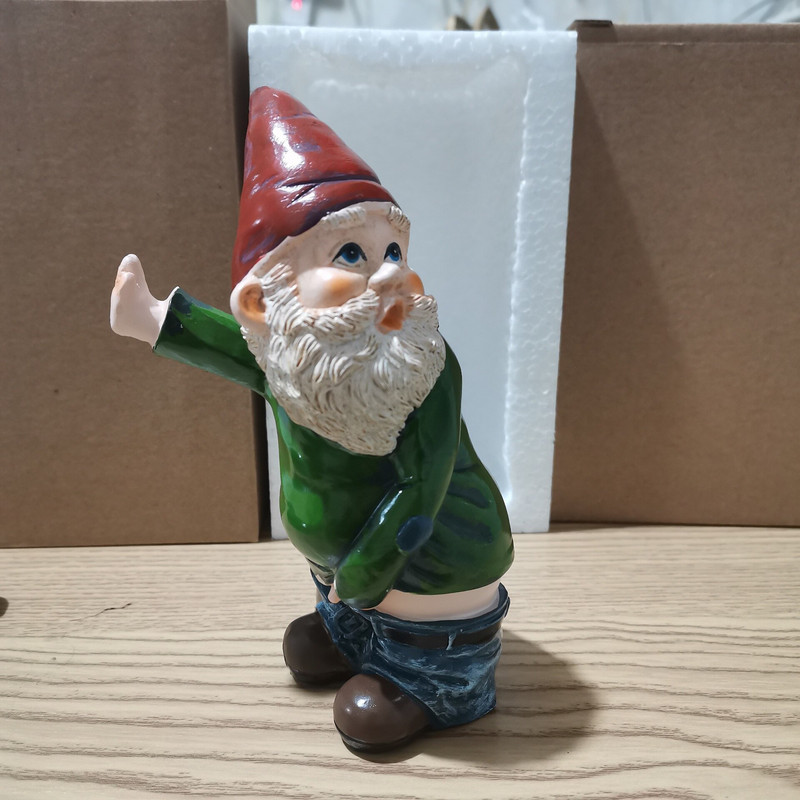 2022 Нов мини пикаещ гном Орнамент Творчески занаяти от смола Забавна фигурка Статуя Външни декорации за градински аксесоари