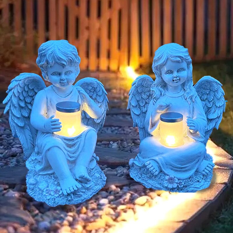 Päikesevalguse aiainglipoiss/tüdruk pudelivaiguga käsitööna veekindel õuesammas koos LED-valgustitega. Kunstkujuke sisehoovis