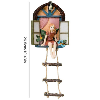 Приказна къща Дърво Висяща скулптура Ръчно рисуван прозорец Седяща фея със стълба Статуя от смола Занаятчийски декор за домашна градина