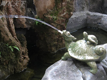 Алпинеум рибно езерце течаща вода орнаменти спринклер кран костенурка аквариум дюза камък вода камък озеленяване декорация