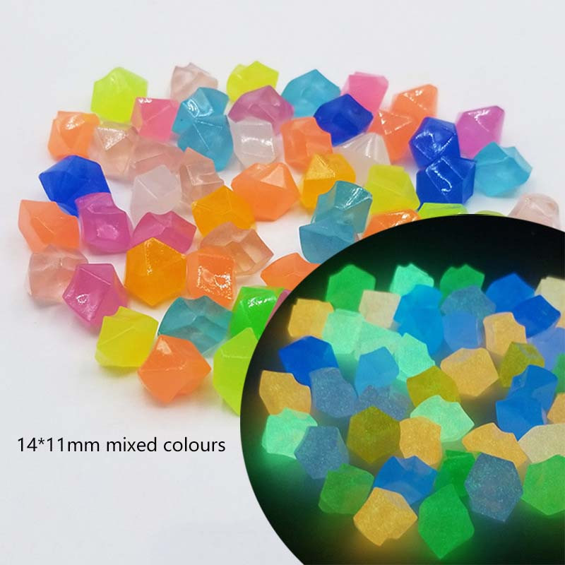 Šviečiantys akmenys lauke šviečia tamsoje sode Akmenukai Akvariumo Apdailos Akvariumo Akvariumo Apželdinimas Šviečiantys akmenukai