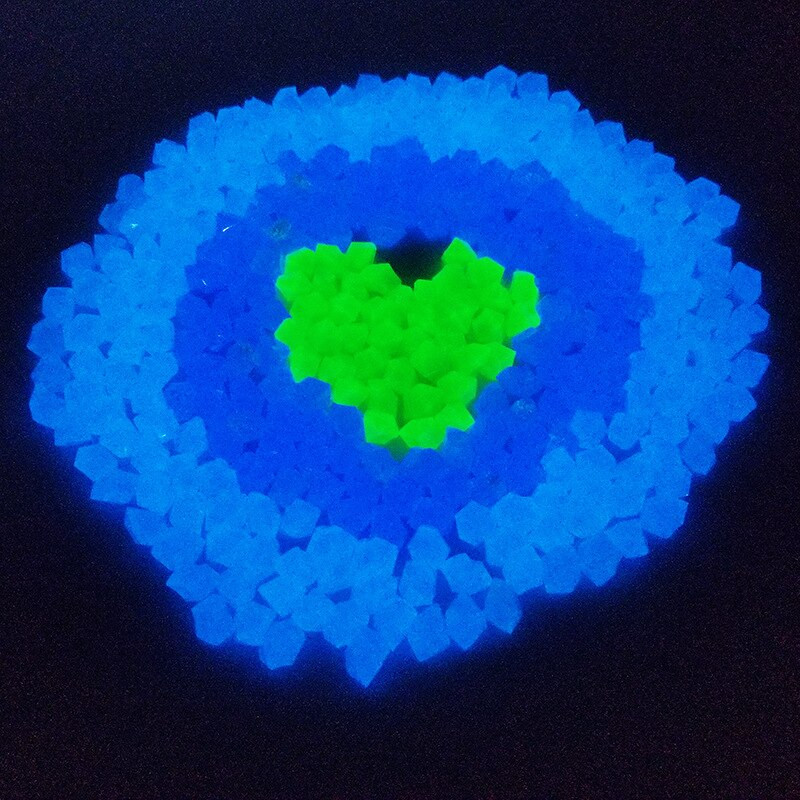 Derva šviečiantis akmenimis dirbtinis sodo žvyrasG Šviečiantis akmuo vazoninis žuvies bako papuošimas Dovanų takas Sodo dekoras