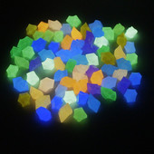 Tamsoje šviečiantys spalvingi akmenys Dekoratyvinis akvatorijos papuošimas Vazoninių augalų dekoras Tako kiemo lauko papuošalams