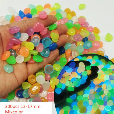 Švyti tamsus akmenukas pėsčiųjų takui terasa veja rezervuarų kiemo apdaila lauko sodas šviesūs akmenys