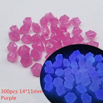 Švyti tamsus akmenukas pėsčiųjų takui terasa veja rezervuarų kiemo apdaila lauko sodas šviesūs akmenys