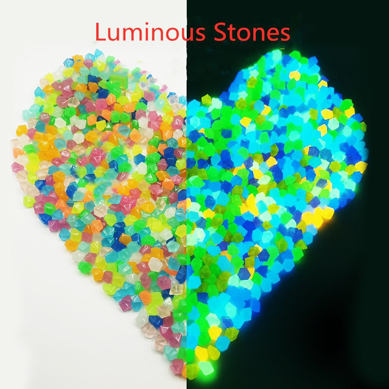 Lauke šviečiantys akmenys uolos šviečia tamsoje sode Akmenukai takams Takas Kiemas Veja Akmens kiemo apdaila