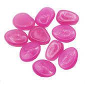 Dekoratyviniai akmenys šviečia tamsiose uolose, dekoracijos takams, sodams, važiuojamiesiems takams arba kambariniai augalai švyti uolomis lauke