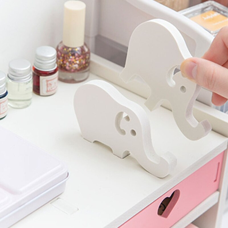 Multifunkčný stolový úložný stojan, ktorý dokáže zdvihnúť monitor, chrániť krčnú chrbticu, ukladať drobnosti, upratať a ušetriť miesto.