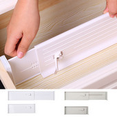 Nastaviteľná deliaca priečka zásuviek, úložné police pre domácich majstrov, deliaca doska pre domácnosť, priestorovo úsporné nástroje na delenie oblečenia a kuchynského náradia.