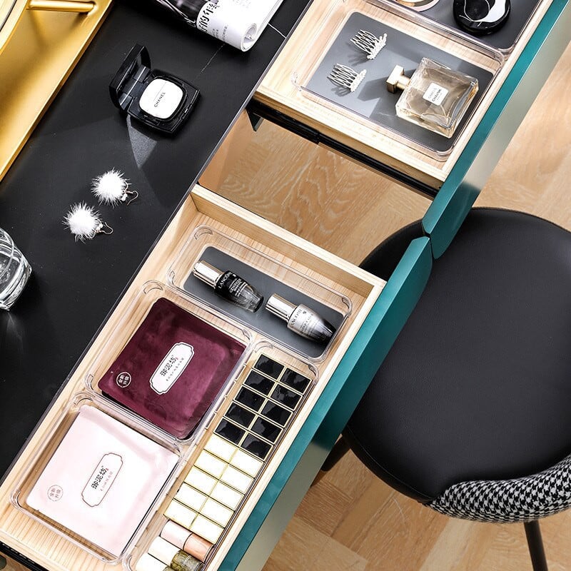 Organizéry zásuviek, skrinka, plast, stôl, box, komoda, priečky na uloženie a poriadok, police na stôl, riad, vidlička, nôž, paličky