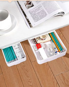 Slēptās atvilktnes veida uzglabāšanas kaste zem rakstāmgalda Biroja rakstāmgalda apakša Ielīmējiet kancelejas piederumu kaste Kopmītne Dažādu uzglabāšanas šķirošanas kaste