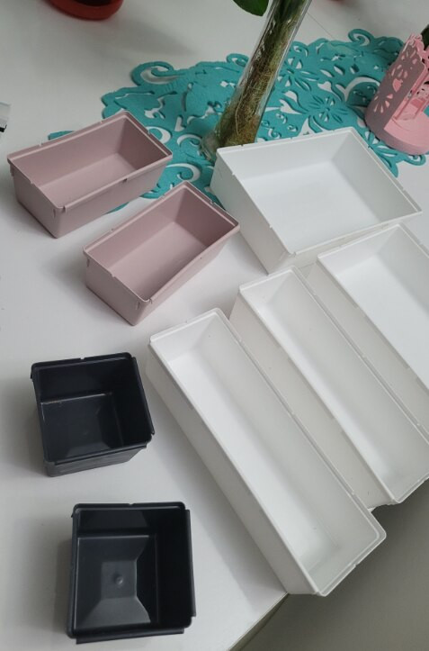 8 ks/sada nastaviteľných zásuviek, organizér na líčenie, kozmetiku, rôzne veci, delič do kuchynských zásuviek, oddeľovač do skrine, šperkovnica