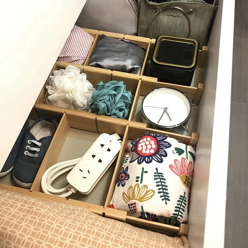 Kvalitný 4-dielny bambusový organizér na zásuvky so 6 extra mini priečkami s pružinovým ovládaním do kuchyne, spálne, kúpeľne a kancelárie