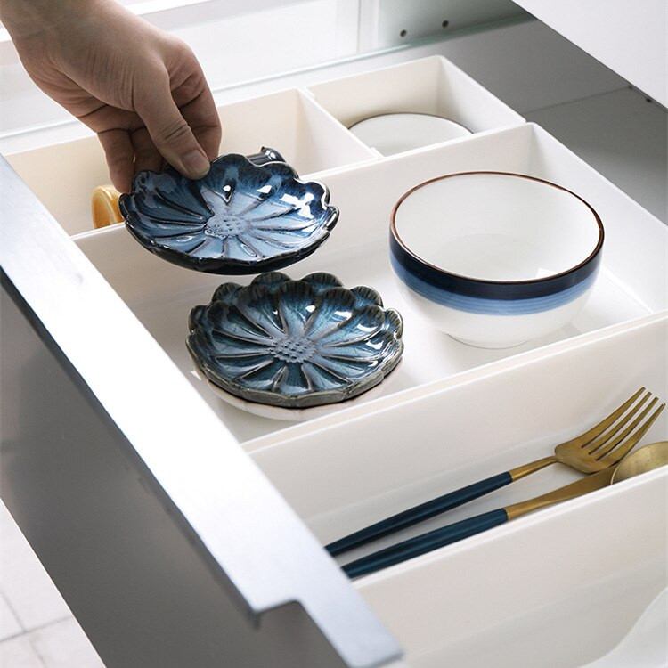 Priečky do zásuviek, kuchynská priečka, skrinka na príbory, plastový nábytok, kontajner, stolový úložný systém, organizér, hrudník