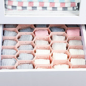 12 ks plastových zásuviek, deliaca priečka do domácnosti, kombinovaná triediaca mriežková doska na ponožky, klasifikačná deliaca priečka, skladacia