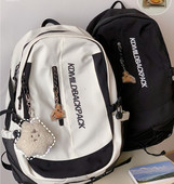 Férfi hátizsák kulcstartóval és felirattal