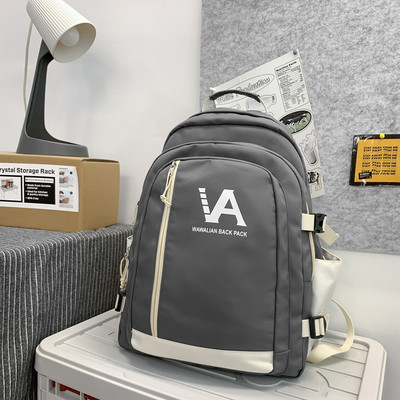 Veľký pánsky batoh s visačkou a predným vreckom