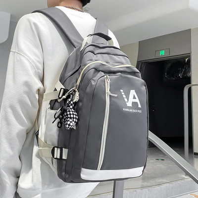 Veľký pánsky batoh s visačkou a predným vreckom