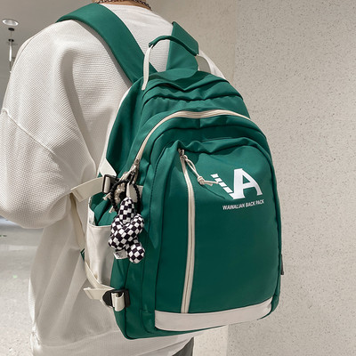 Veľký pánsky batoh s visačkou a predným vreckom