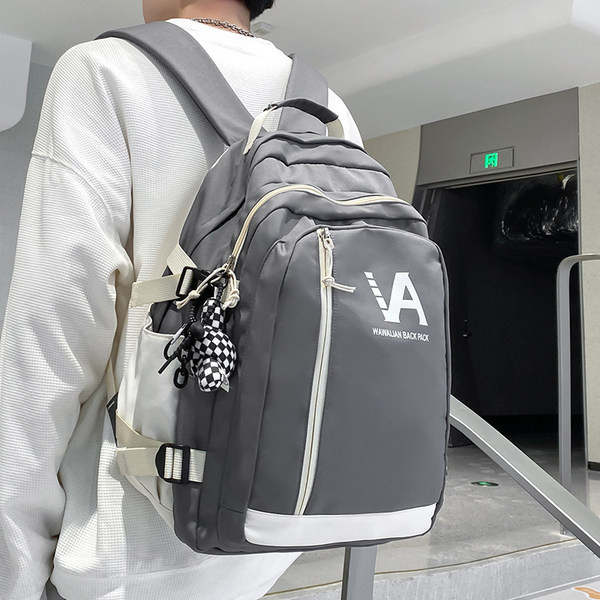 Veľký pánsky batoh s visačkou a predným vreckom