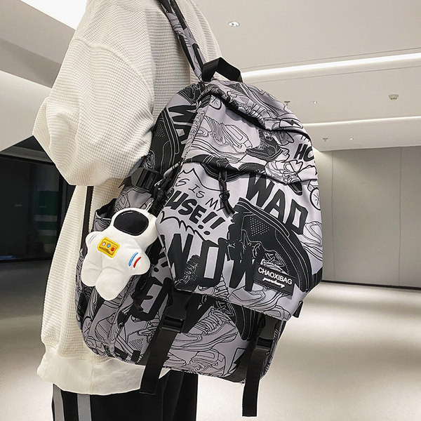 Moderný textilný batoh pre mužov s nápisom a plastovým zapínaním
