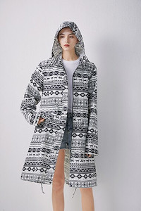 Dámsky štýlový jednofarebný žltý pršiplášť s pončom a nepremokavou kapucňou a vreckami