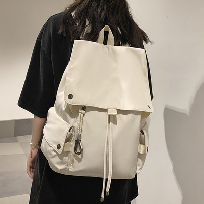 Un rucsac textil cu model curat cu șireturi pentru bărbați