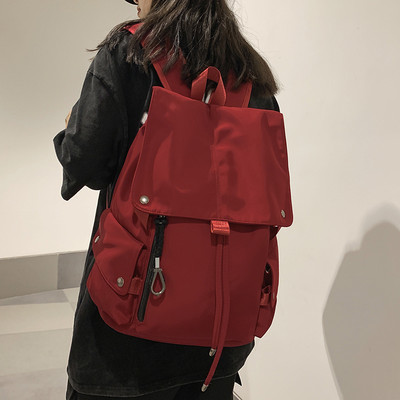 Un rucsac textil cu model curat cu șireturi pentru bărbați