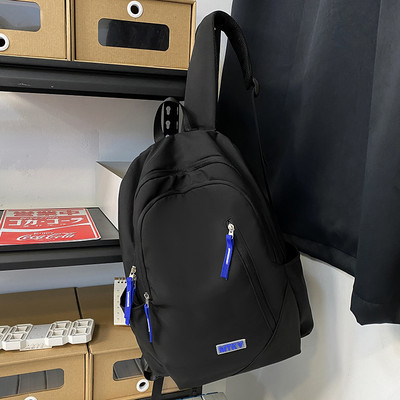 Pánsky ležérny batoh so zipsom a kľúčenkou